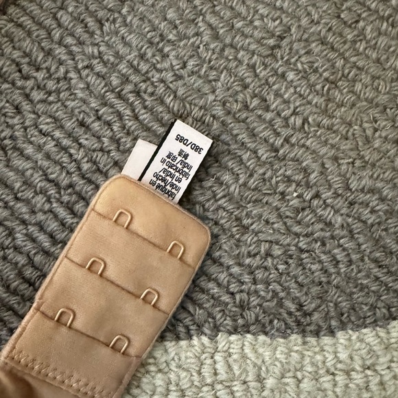 Victoria Secret size 38D tshirt bra nude - Picture 2 of 6